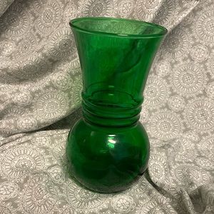 - VASE VINTAGE ANCHOR HOCKING EMERALD GLASS VASE